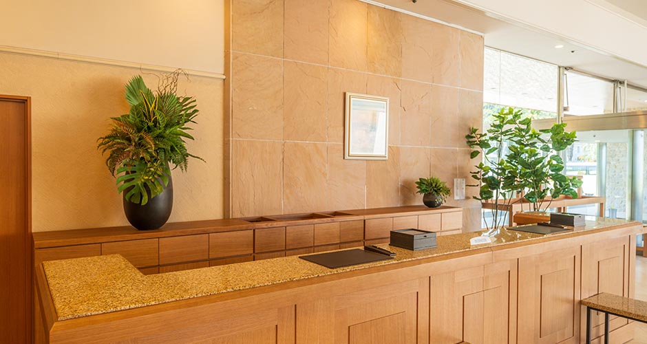 フロント（2F）