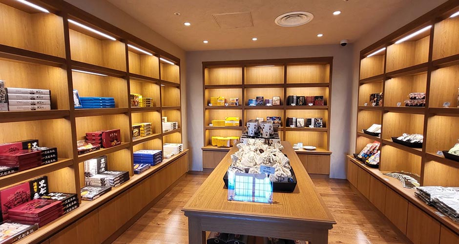 スーベニアショップ PIONONO（2F）